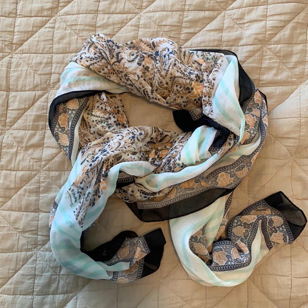 🤸‍♀️ 3/$30 Summer Sale! LOFT scarf
